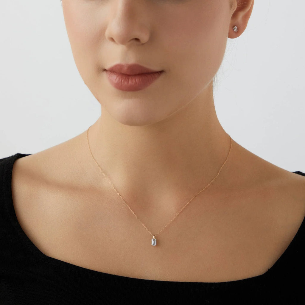 10K Yellow Gold Emerald Cut Solitaire Necklace H964585