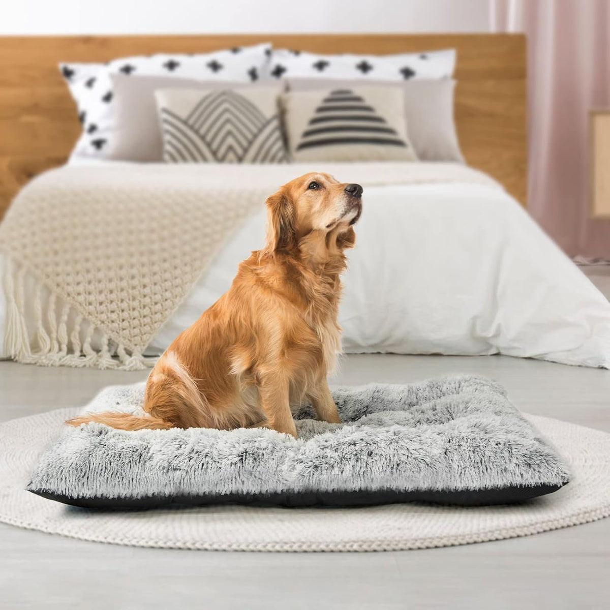 XL Plush Faux Fur Dog Bed with Waterproof Non-Slip Bottom A936