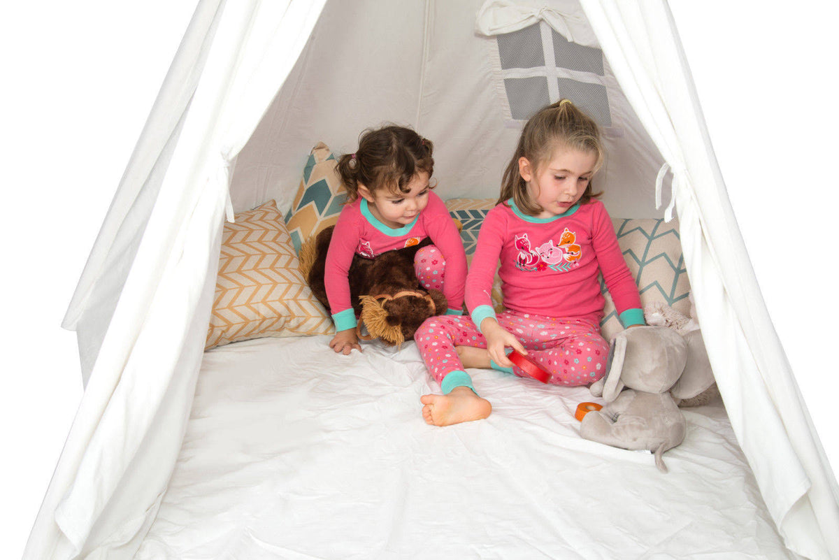 White Pine Wood Teepee Play House with Carry Case K70111
