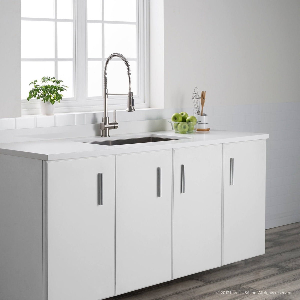 Brushed Gold & Matte Black Commercial Kitchen Faucet with Dual Function Sprayhead Y4658