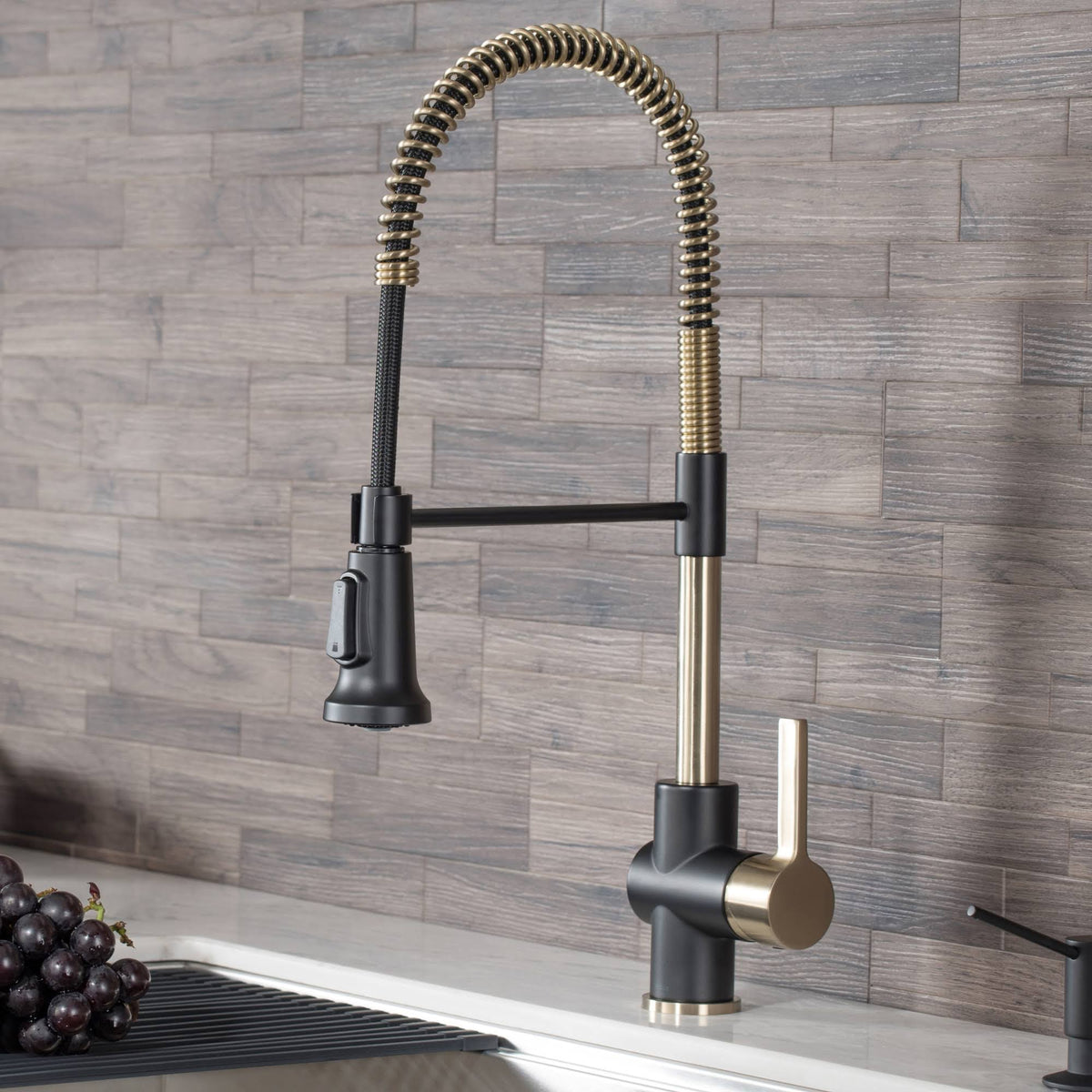 Brushed Gold & Matte Black Commercial Kitchen Faucet with Dual Function Sprayhead Y4658