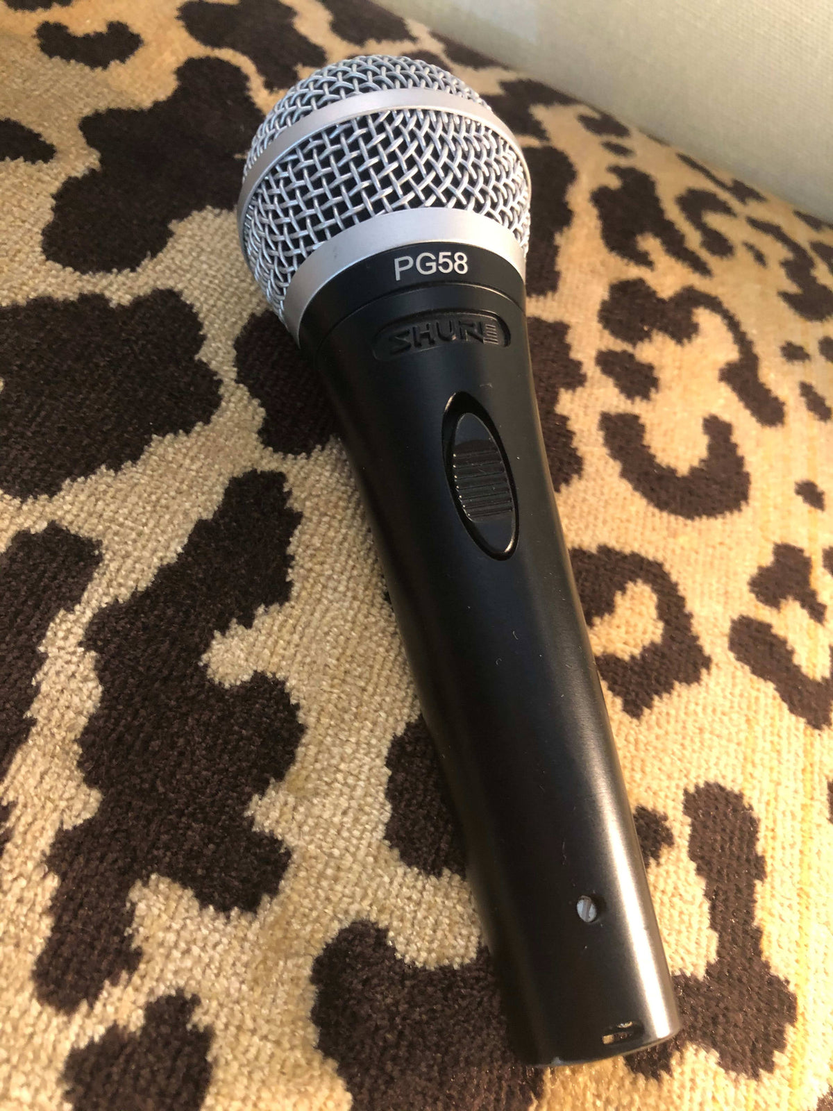 Cardioid Dynamic Vocal Microphone with XLR Cable T261523