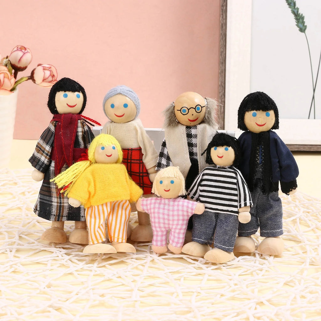 Wooden Dolls Family Playset Set of 7 Z5781