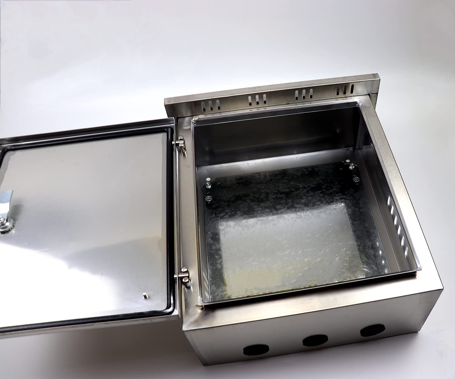 304 Stainless Steel Outdoor Electrical Enclosure Box 20 H x 16 W x 8 D with Mounting Plate K2625