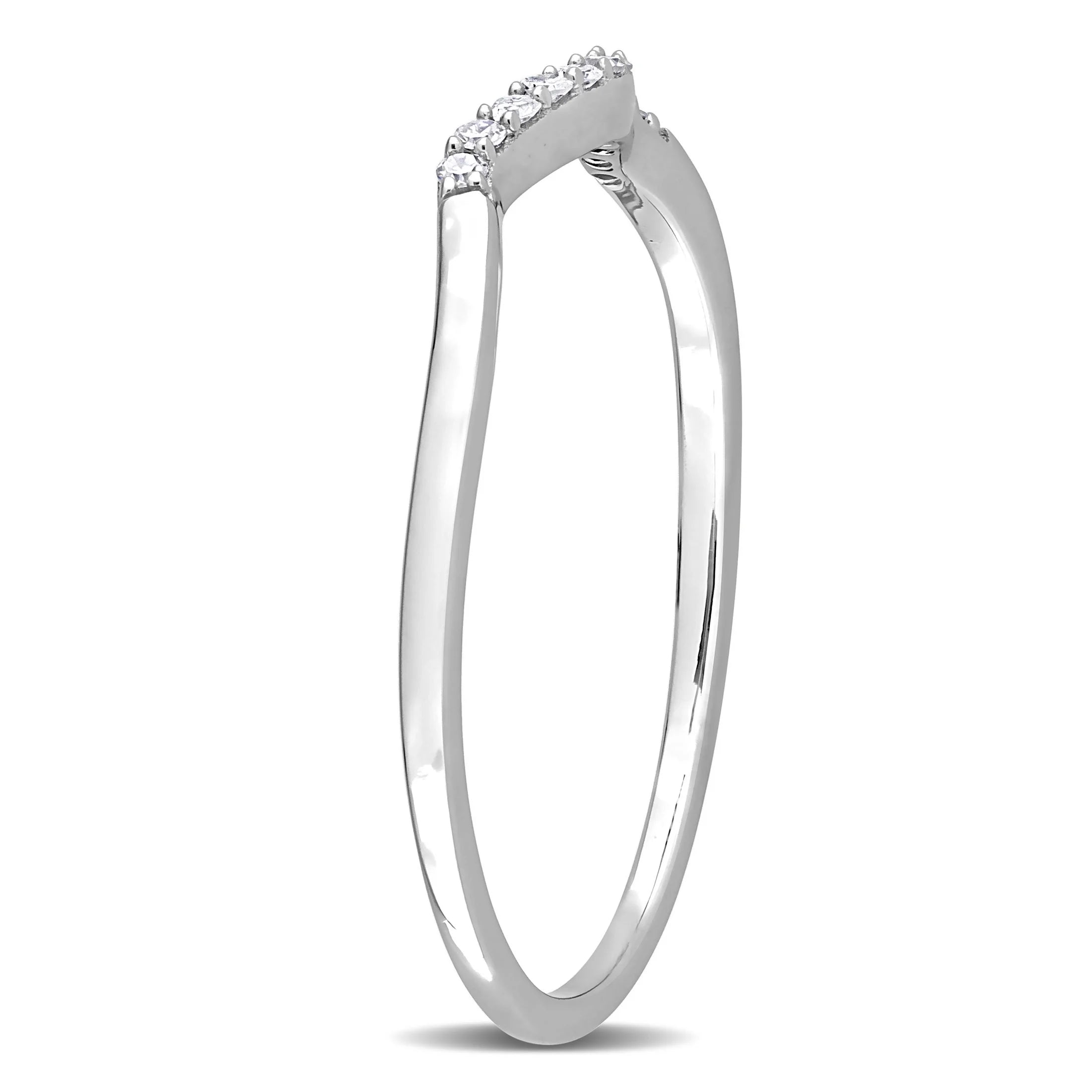 10kt White Gold Wavy Wedding Band with Shared Prong Setting Y3445